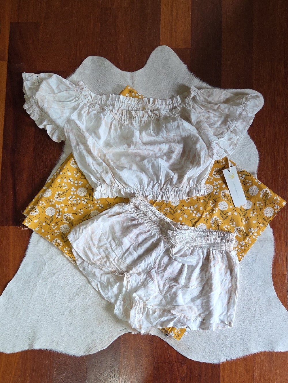 NWT Cropped Off-Shoulder Top & Shorts Set - S/M